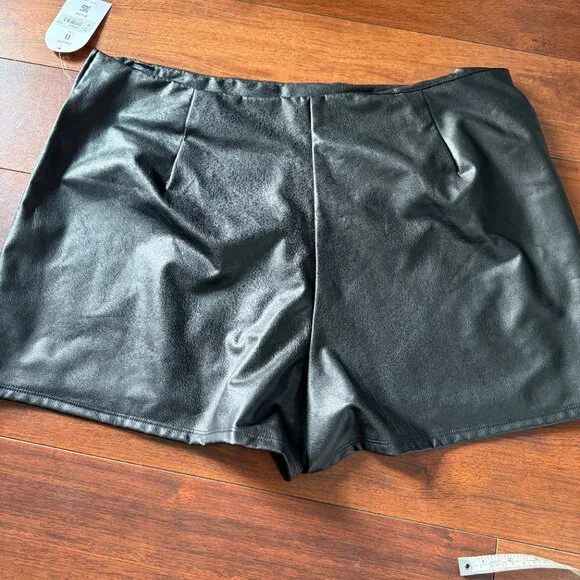Arula Black Vegan Leather Skort Size 2X - Picture 7 of 8